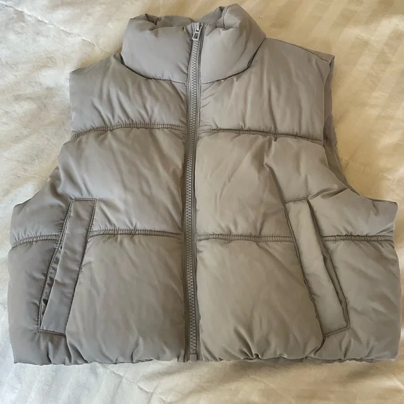H&M Light Gray Cropped Puffer Vest - Picture 3 of 4